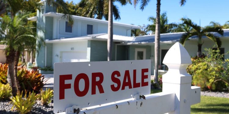 Us Home Prices Are Set To Fall Further This Year A Housing Market Expert Says Although Mortgages Are Getting Cheaper 63E93D87894Bf