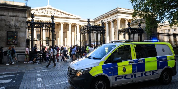 A Police Source Says The Thief Who Is Suspected Of Looting Treasures From The British Museums Safes For 20 Years Is A Possible Case Of Kleptomania 64Ea26784F517