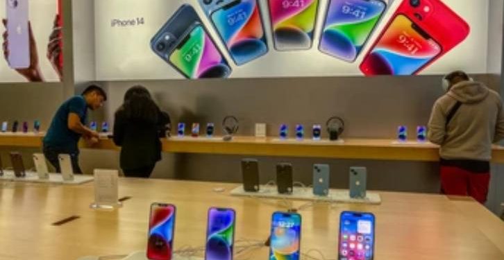 Apple Will Release Software Updates For The Iphone 12 In France After Authorities Removed It From The Market