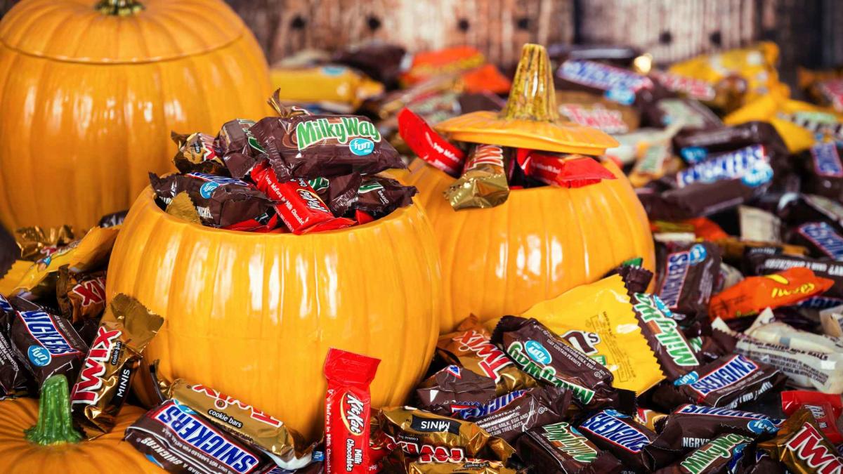 Amazon Offers Affordable Halloween Sweets For Prime Days How Do Costco And Walmarts Prices Compare 65258C14Ed724
